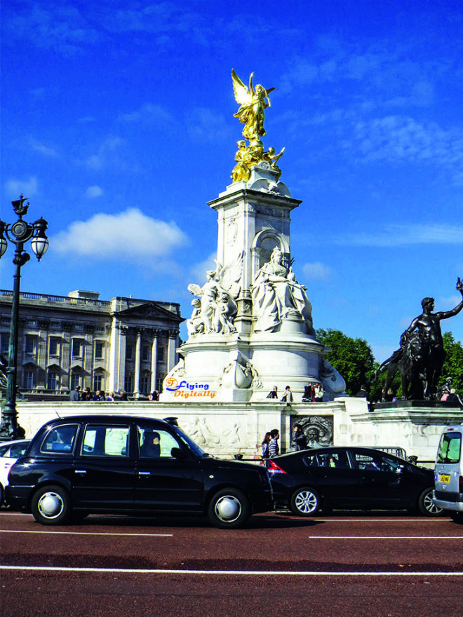 Flying Digitally| Photojournalism| Victoria Memorial, London